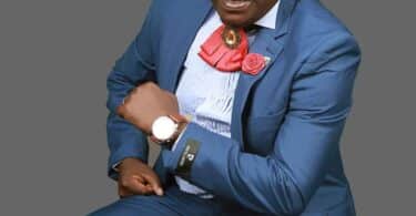 VIDEO: Christopher Mwahangila - Uniinue Mp4 Download
