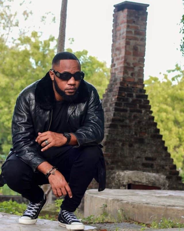 AUDIO: Izzo Bizness Ft Barnaba - Rushwa Mp3 Download