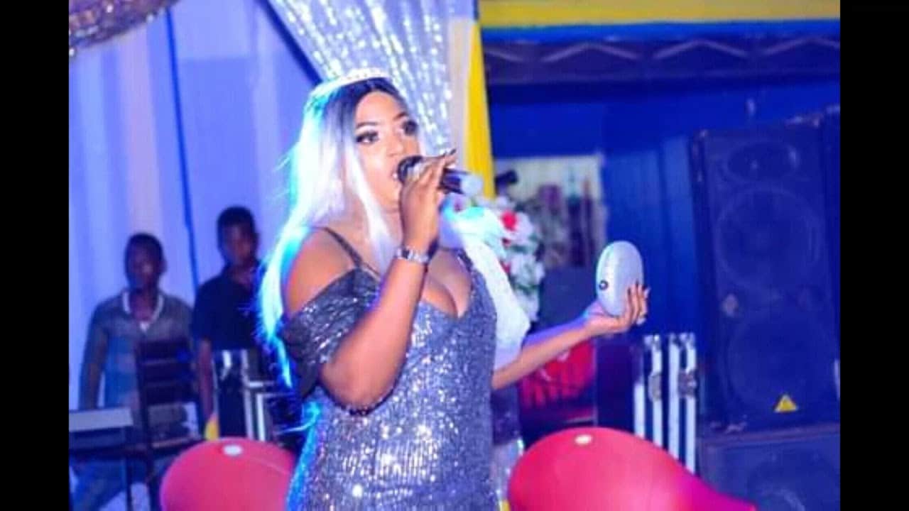AUDIO: Ashura Machupa - Sina Makuu Mp3 Download